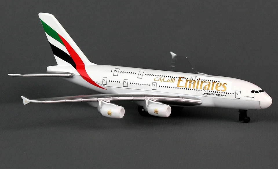 DARON REALTOY Emirates Airlines - Airbus A380 Spielzeugflugzeug 15cm lang RT9904 Plane Diecast