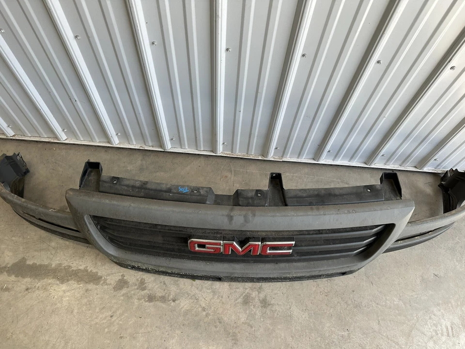 GMC SIERRA 2500 3500 2003-2006 PARACHOQUES DELANTERO PARRILLA OEM CAMIONETA LOCAL SOLAMENTE Foto 2 de 4