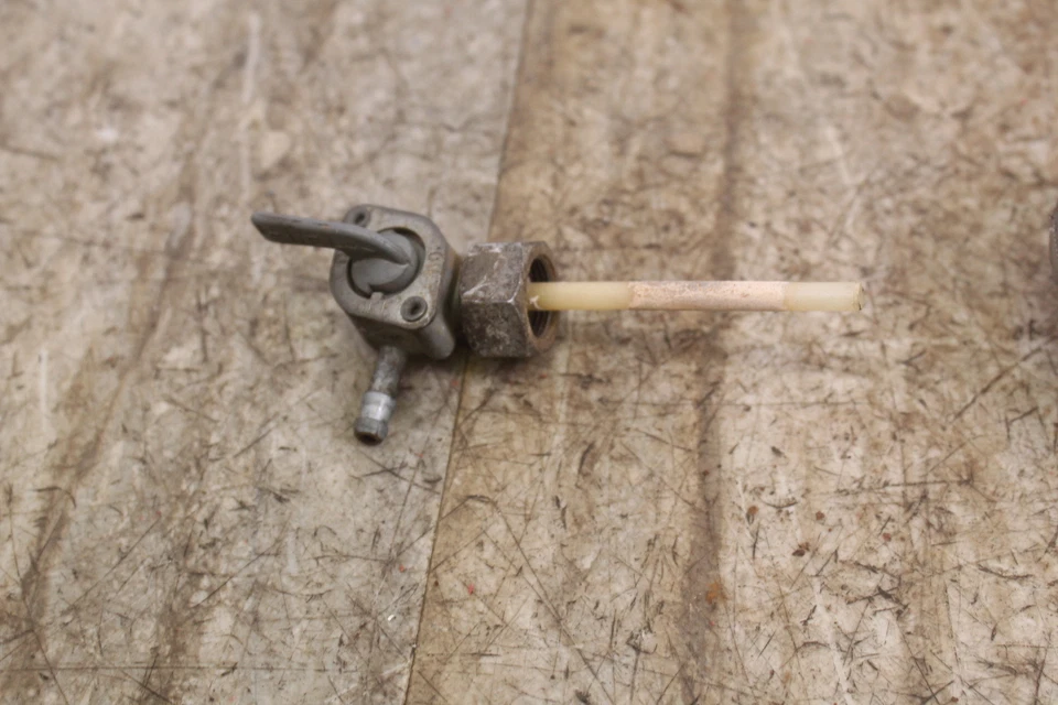 Honda ATC185S 1981 tapa de gasolina/combustible con llave Foto 3 de 4