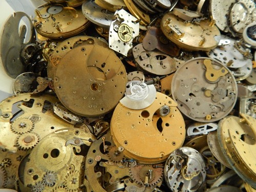 Lot of 1 Lbs. of Watch Parts Gears, Plates, movements for repair / Steampunk art - Picture 9 of 10