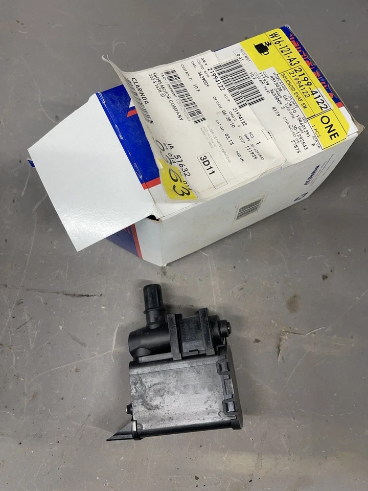 Válvula de ventilación de bote de vapor Buick Pontiac Cadillac 1998-2005 Bonneville Seville OE Foto 4 de 4