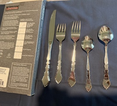 Oneida  CLASSICS  SATINIQUE Stainless Satin Silverware pattern discontinued 