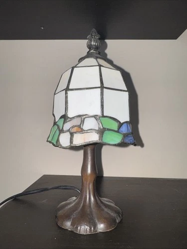 Tiffany Style Stained Glass Tea Table Light Lamp Blue White Shade 9” Brass Vtg
