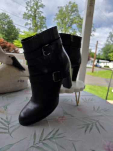 Tahari Size 7M "ROBYN" Black Leather Designer 3in Heeled Ankle Boot NEW - Picture 2 of 8
