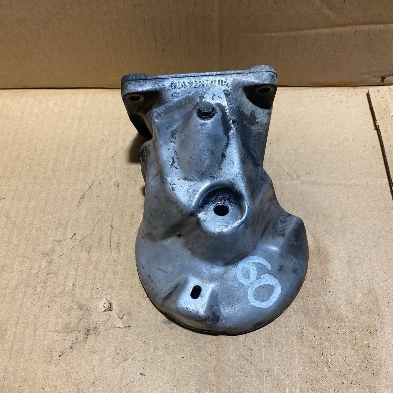 Mercedes-Benz W124 W202 Engine Mount Bracket 6042230004 OM605 M111