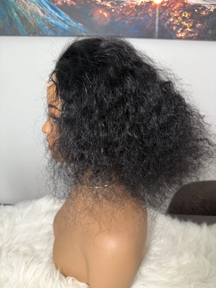 Peluca de cabello humano rizado de agua sin pegamento 18 pulgadas 4x4 - apta para cabeza pequeña Foto 3 de 4