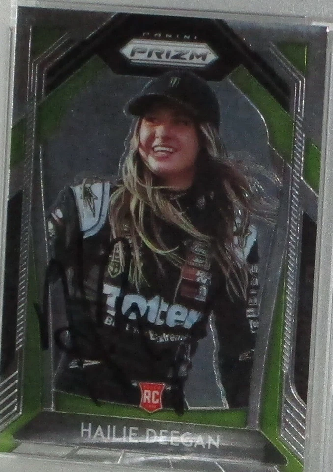 2020 PANINI PRIZM HAILIE DEEGAN AUTOGRAPHED ROOKIE CARD#56 PSA/DNA AUTHENTIC - Image 3 of 4
