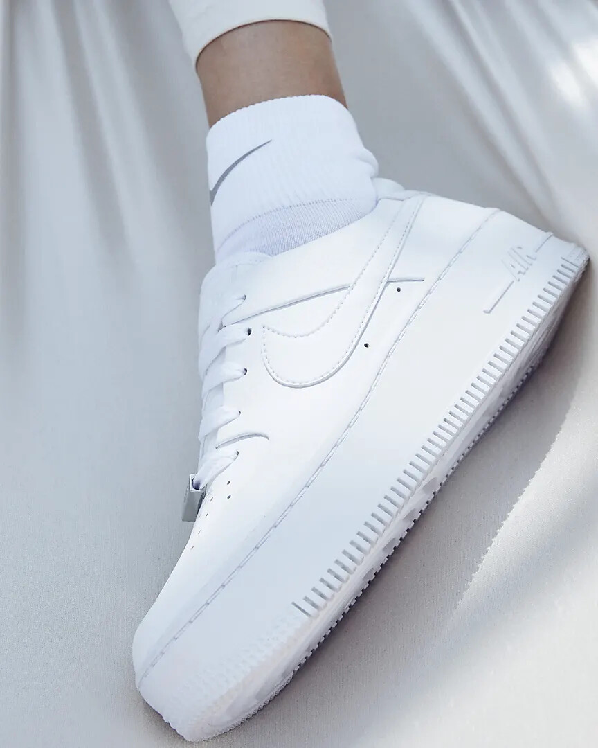 nike air force 1 sage low white outfit