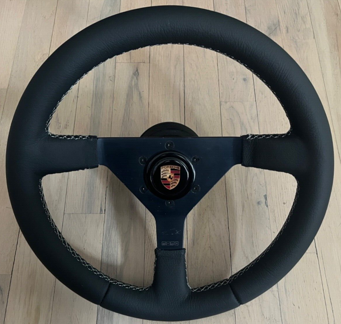 MOMO モモ ニキラウダ ステアリングNiki lauda 370 vintage black Momo