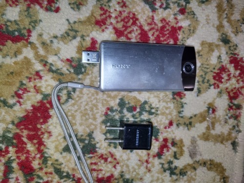 Sony Bloggie Touch Mobile HD Snap Camera Silver MHS-TS10 w/ USB - WORKING Used - Picture 2 of 5