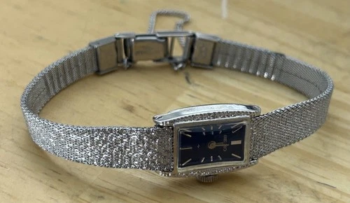 Vintage Women’s Silver Seiko Mechanical Wind Up Tank Watch Dainty Chic Classy