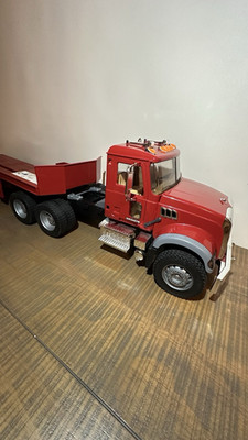 Bruder MACK Granite Semi Truck w/ Lowboy Trailer 1:16 Plastic, Red/Gray