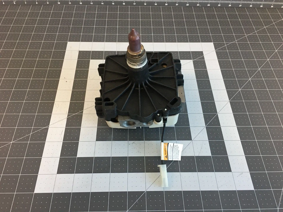 Honeywell Water Heater Gas Valve WV8840B1158 - Image 3 of 3