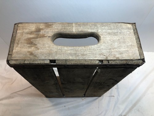 Vintage Wooden Fresh 7 Up Crate with Metal Edges - Picture 4 of 13