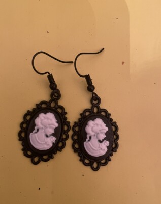 Retro Victorian Oval Cameo Black Filigree French Wire Dangle
