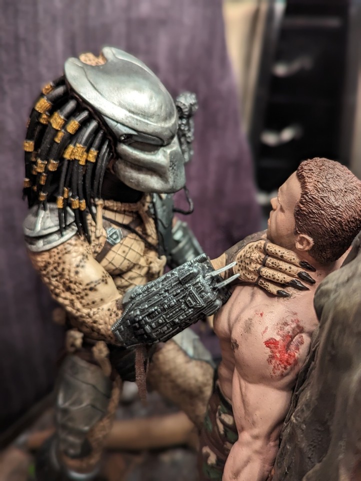 Iconic Encounter Scene Predator Statue eBay(01)