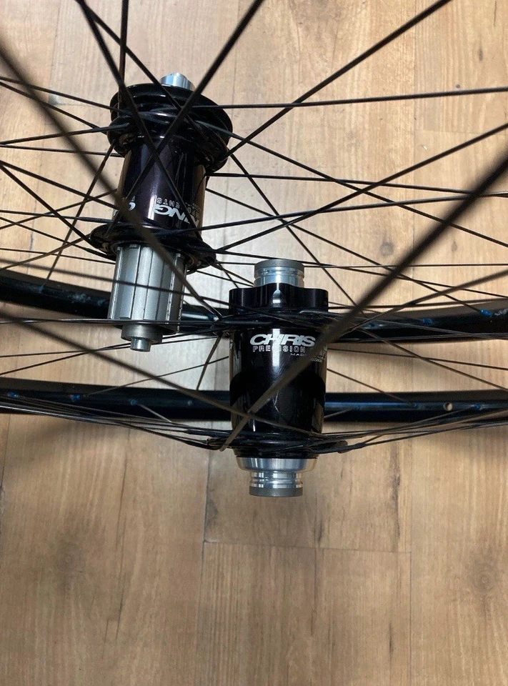 Chris King ZTR Flow Sapim CX-Ray Laufräder 1840g Stan‘s NoTubes