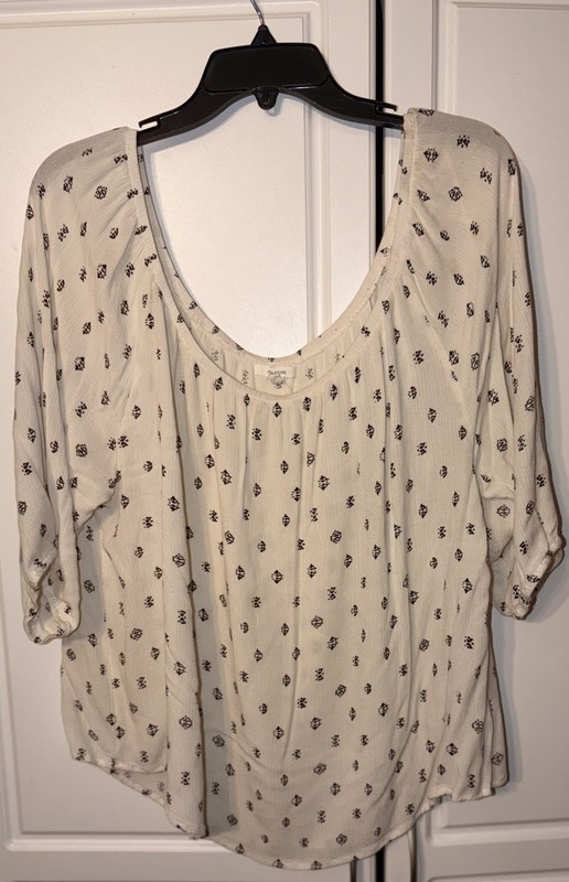 maurices Women's XXL Ivory/Black Geometric Scoop Neck 3/4 Sleeve Blouse Top