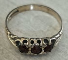 Vintage 9ct Yellow Gold Three Stone Garnet Ring – Size L – 1.89g