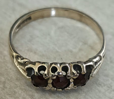 Vintage 9ct Yellow Gold Three Stone Garnet Ring – Size L – 1.89g