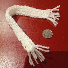 Dolls House Miniature Handmade Knitted Scarf. 1: 12 ScaleNEW Cream A010