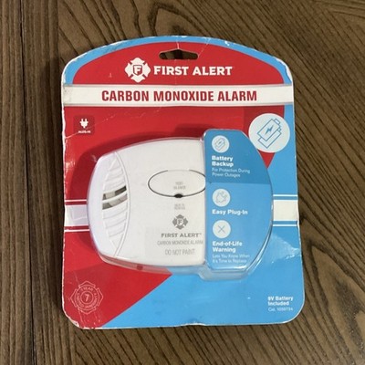 First Alert CO605-3 Plug-In Carbon Monoxide Detector Battery Backup White