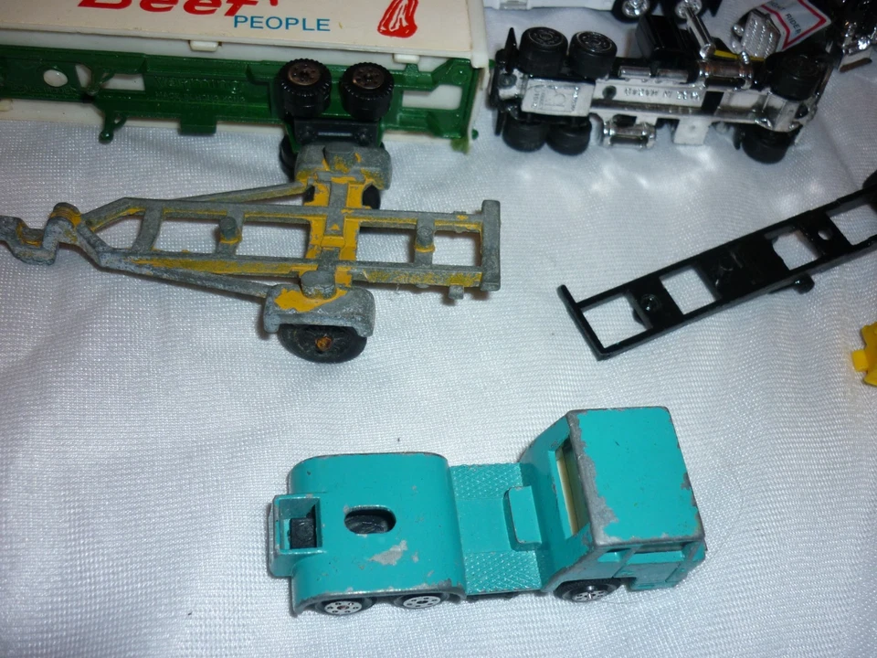 Lote de semirremolque vintage Yat Ming y otros construcción de remolque Hong Kong Foto 3 de 4