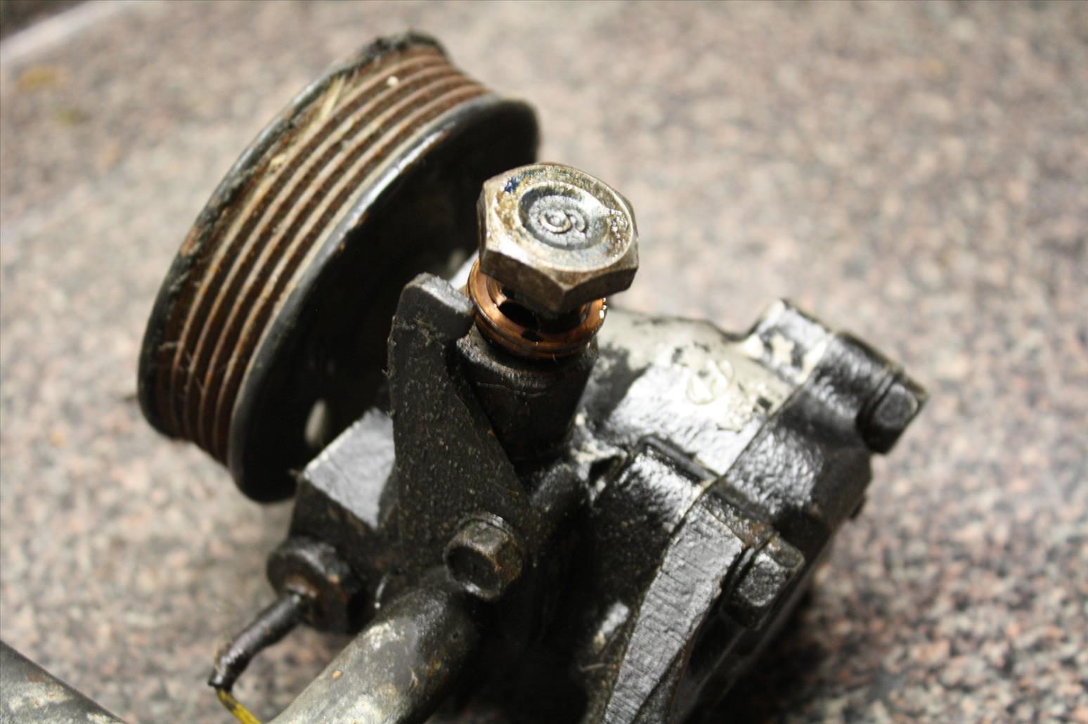 2004 KIA SEDONA POWER STEERING PUMP ASSEMBLY WITH PULLEY AND SENSOR OEM