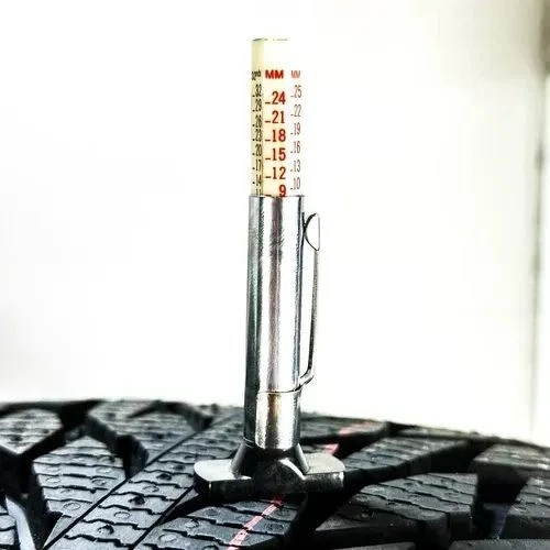 4x Winterreifen 235/60 R18 107R XL Nokian Hakkapeliitta R3 SUV DOT2021 9mm - Bild 3 von 4