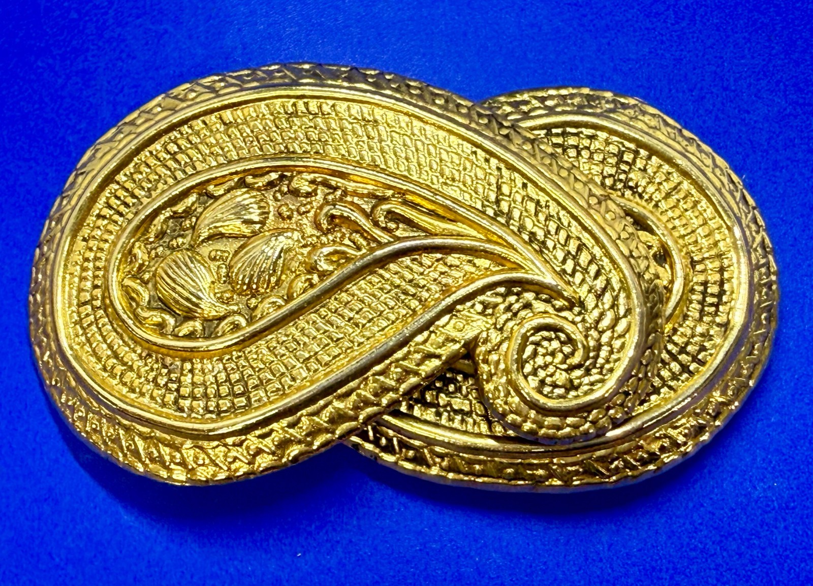 Large Swirl Pattern Interlocking Two Piece Vintag… - image 1