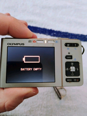 Olympus FE-360 Digital Point & Shoot Silver Camera 8.0 Zoom Read