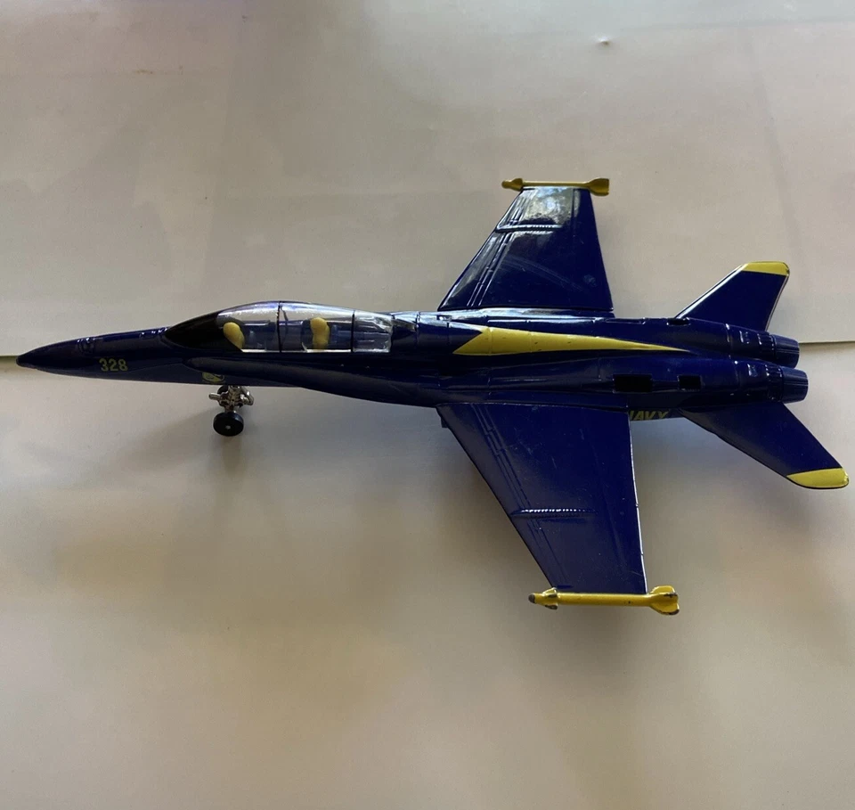 Литой под давлением фрикционный двигатель Blue Angels F-18 Hornet работает, отсутствуют детали - Изображение 4 из 4