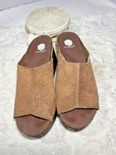 Yellow Box Burnt leather design Wedge Slides Sandals Size 9 Brown