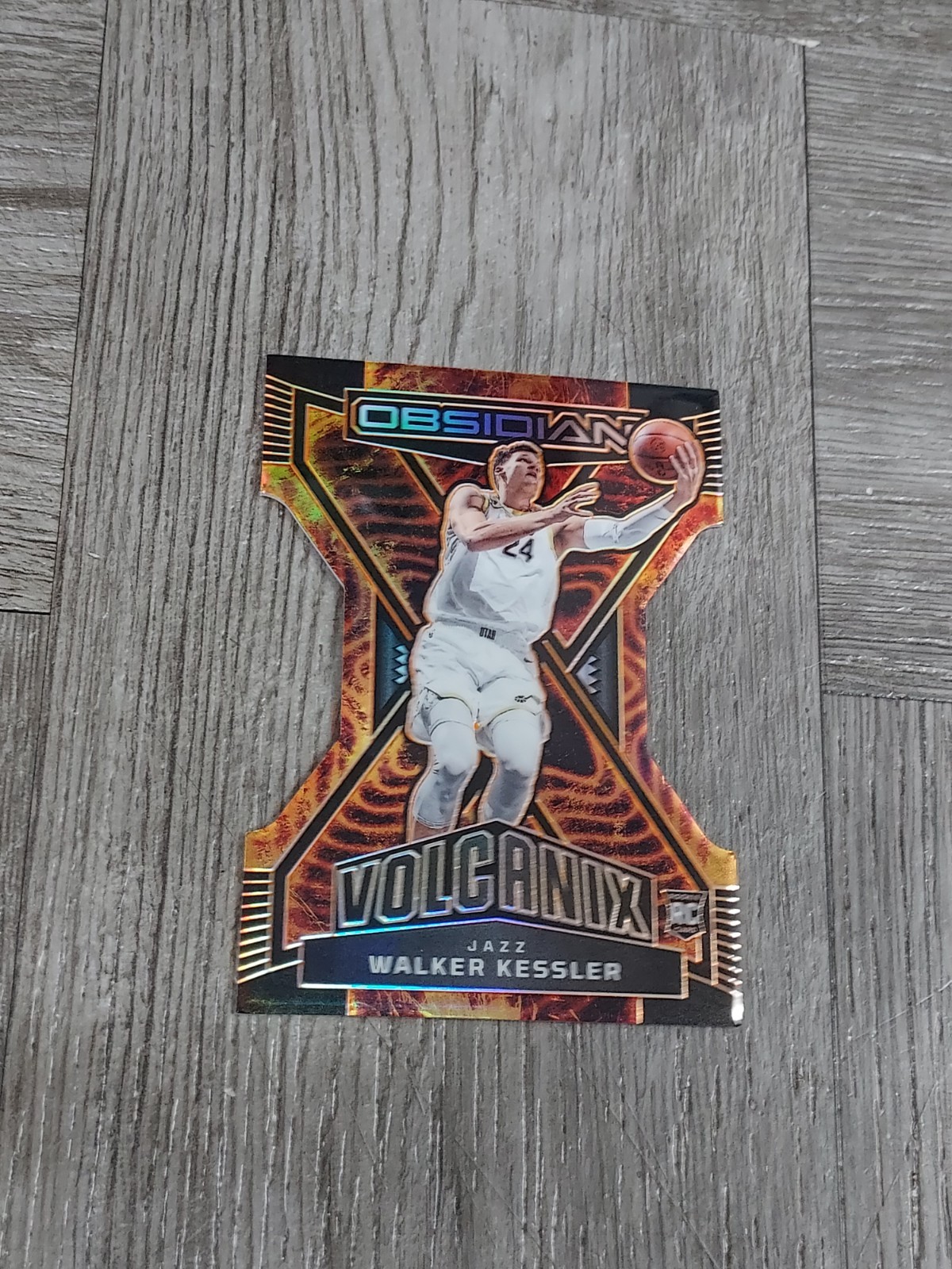 WALKER KESSLER 2022/23 OBSIDIAN VOLCANIX DIE CUT ROOKIE CARD. JAZZ.