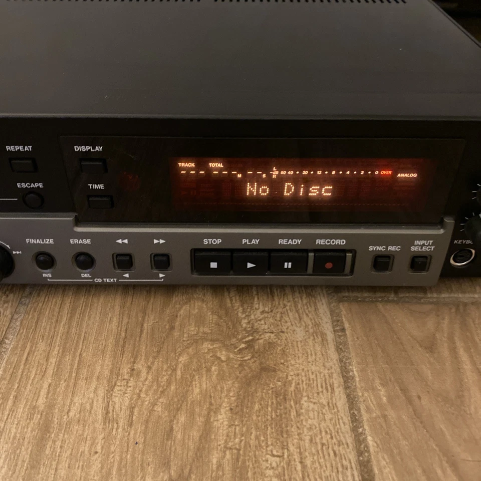 Tascam CD-RW900SL Professional CD-R/RW Recorder/Player with Power Cord - Image 3 of 4