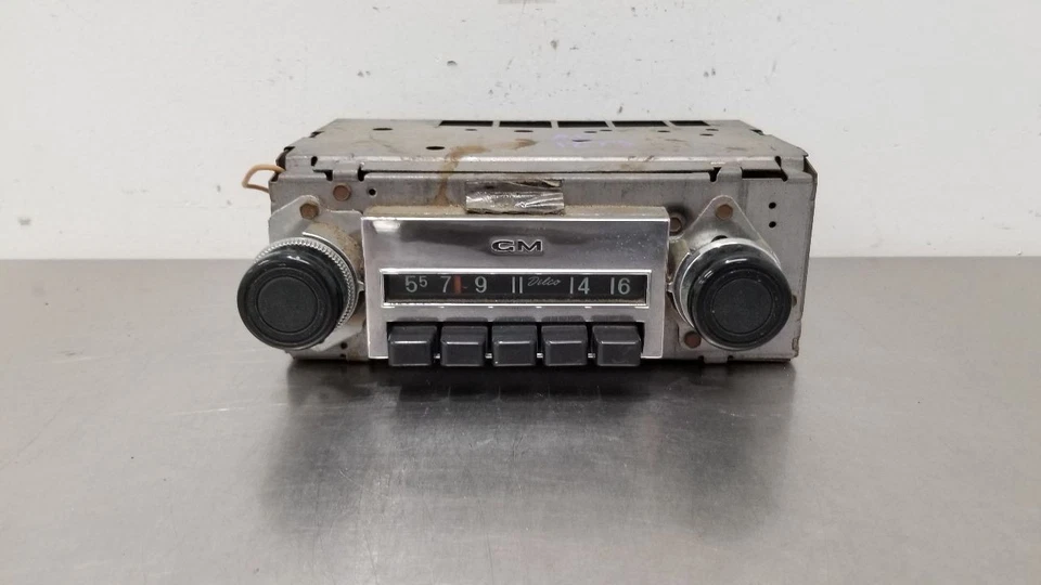 1971 CHEVY C20 CUSTOM RADIO AUDIO RECEIVER HEAD UNIT 7305841 - Image 4 of 4