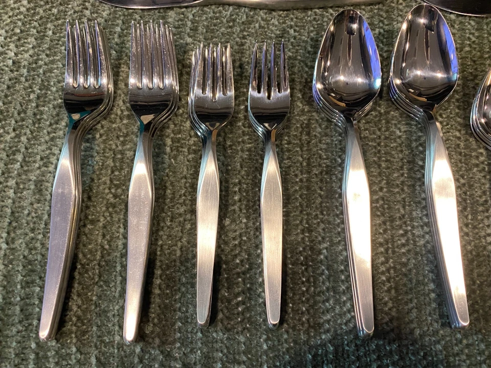 Servicio Noritake Linden Vintage Acero Inoxidable 18/8 para 8 Platería 52 Piezas Foto 2 de 4