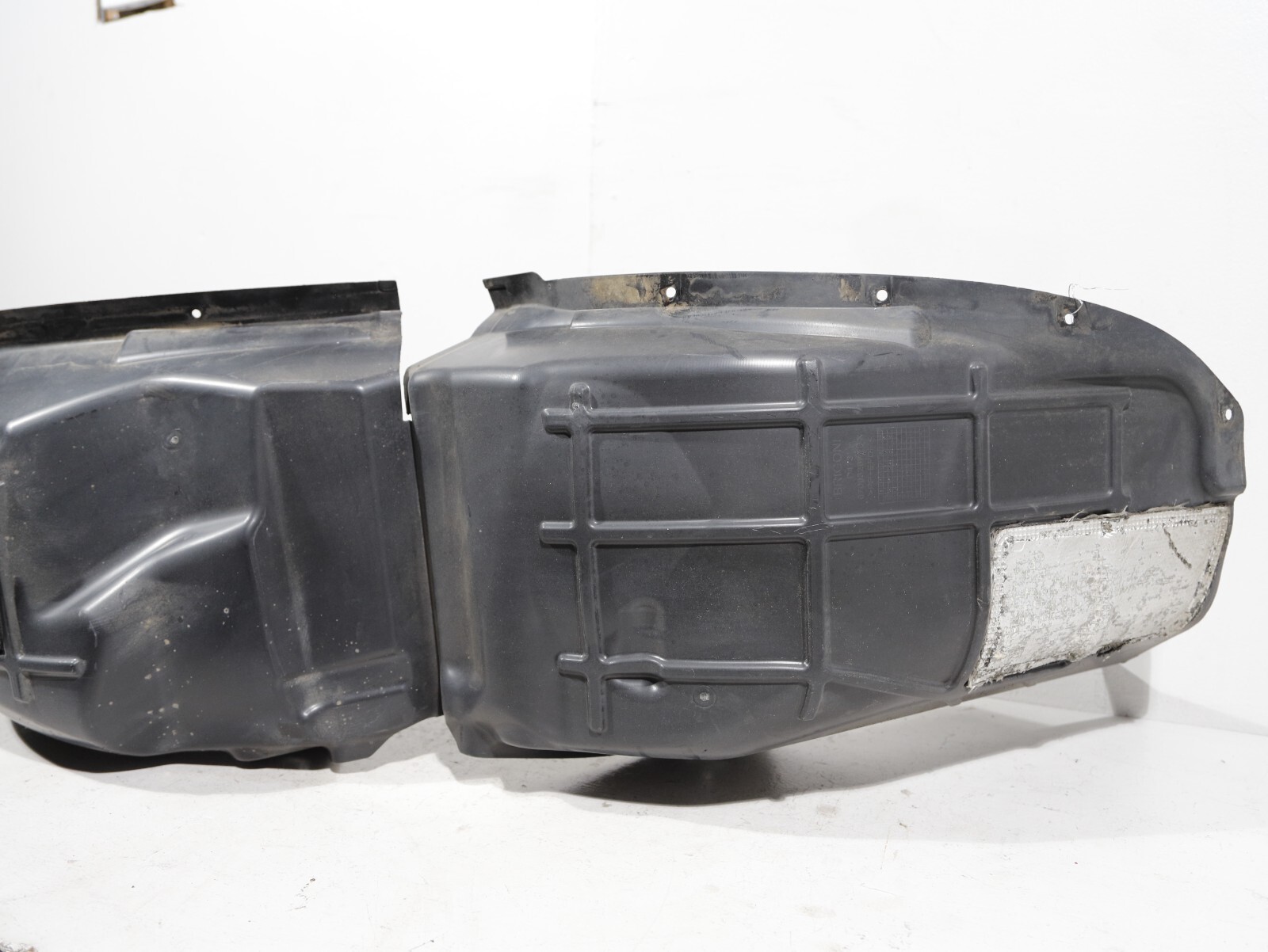 17-20 MASERATI LEVANTE M161 REAR RIGHT FENDER LINER SPLASH SHIELD 670032677 OEM
