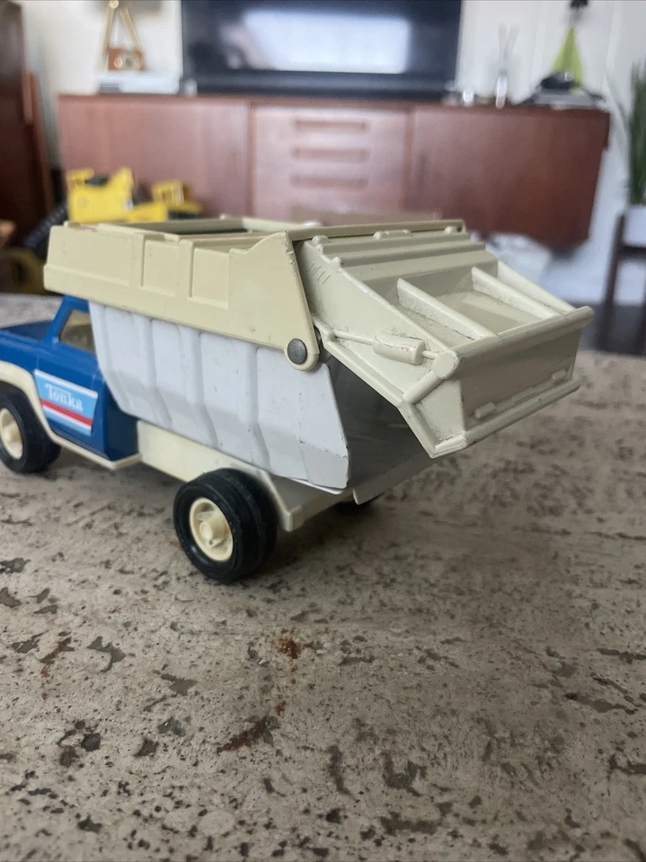 Camión de basura/volteo Tonka Corp de metal azul y blanco vintage Foto 3 de 4