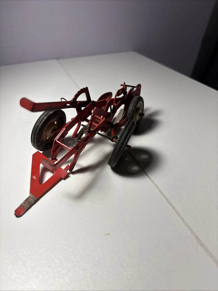 Arado inferior escala Tru 2 vintage para llantas de metal para tractor 1/16 IH Foto 2 de 4