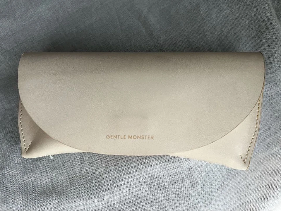 Gafas de sol Gentle Monster Midnight Sun amarillas usadas con estuche y limpiador Foto 4 de 4