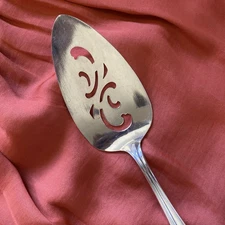 WM Rogers Mfg Co  Plate Cake Pie Server Inspiration Magnolia Silverplate 1951