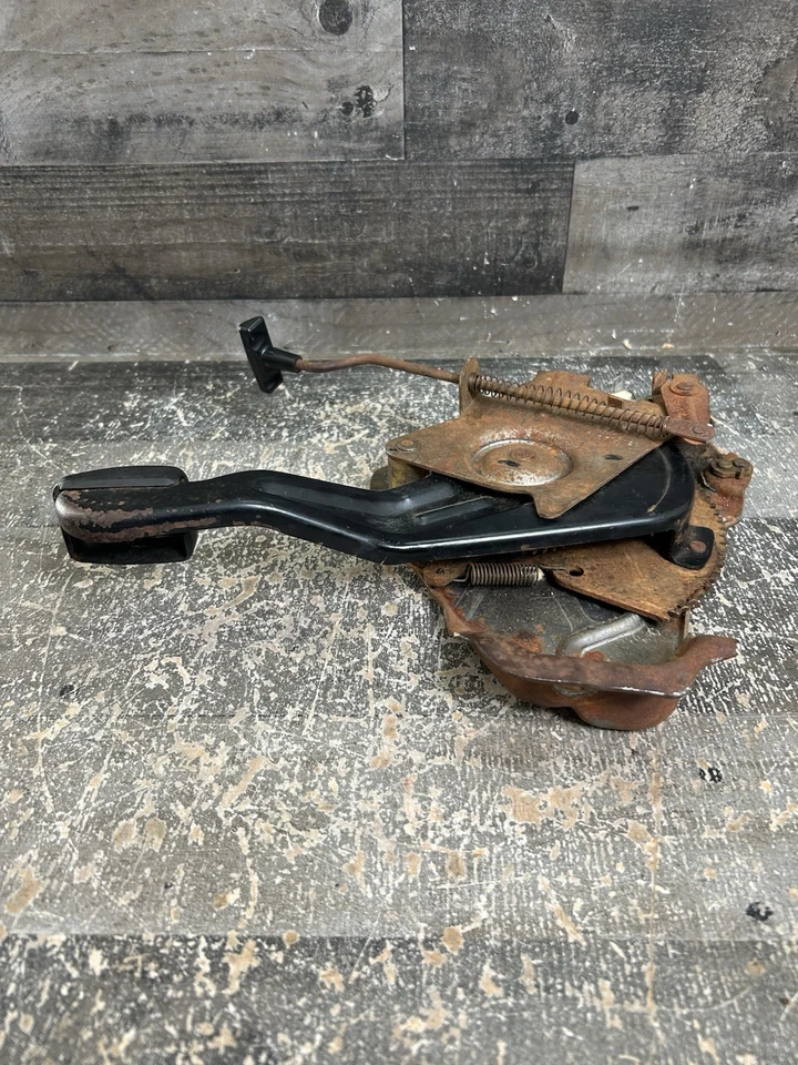 Педаль тормоза в сборе аварийная парковка E 1992-1996 Ford F150 F250 F350 Bronco - Изображение 3 из 4