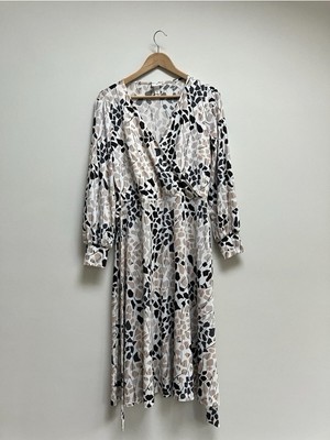 H&M Richard Allen Midikleid Gr. M Medium Creme Mix V-Ausschnitt Krepp Frühling