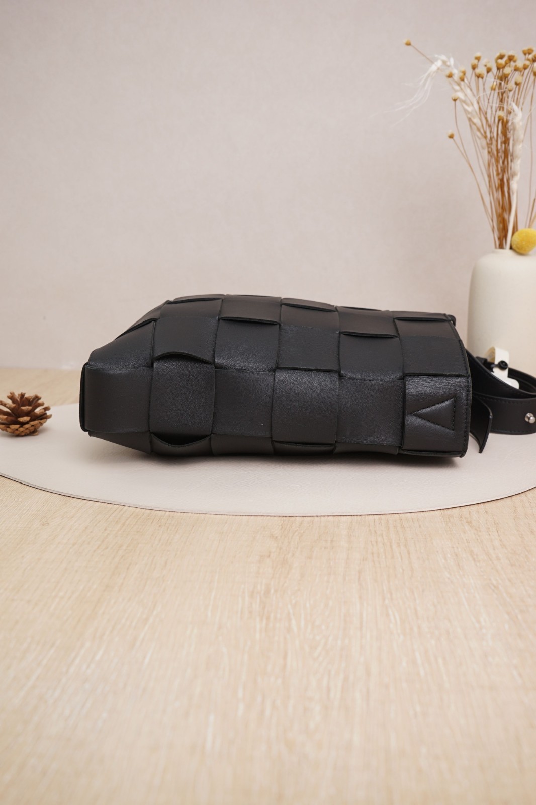 Bottega Veneta Intrecciato Vertical Crossbody Black Sheepskin/Dustbag thumbnail 7