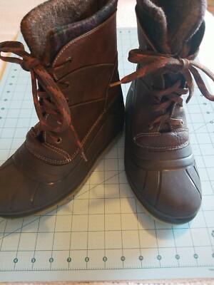 Labrador Brand: Women's Size 9 Waterproof Thick Lined Outdoor Boots, Pre-Owned 