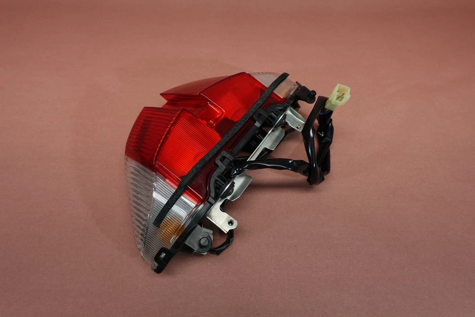 07-12 2007 YAMAHA FJR1300 FJR 1300 luz trasera luz de freno Foto 3 de 4