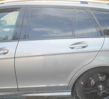 Mercedes W204 T Mod. original Tür hinten links Palladium Silber 792 A2047302300 Mercedes W204 T Mod. original Tür hinten links Palladium Silber 792 A2047302300