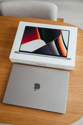 Apple MacBook  Pro 16-inch M1 Max 32GB RAM/ 1TB SSD