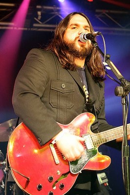 Guitarist Singer Romeo Stodart of The Magic Numbers performs durin- Old Photo